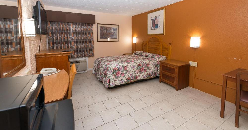 Budget Double Room interior