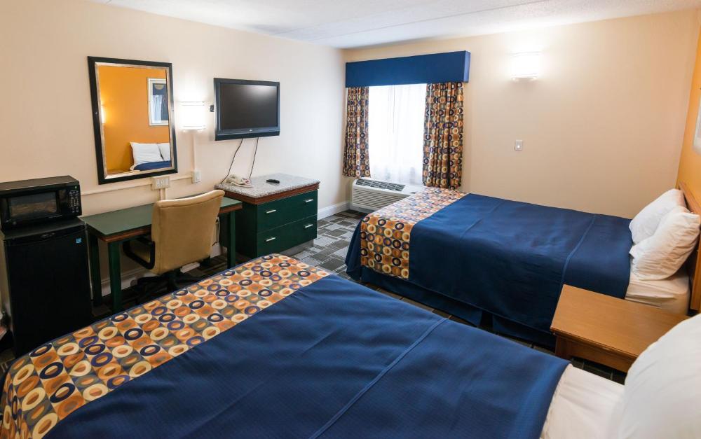 Deluxe Queen Room interior
